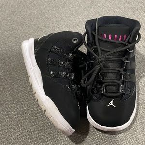 Jordan Toddler Max Aura Black and White/Rush Pink Letters
